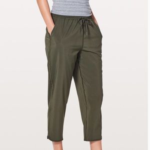 Women’s Lululemon size 2 Hunter Cropped City Pants